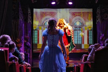 Казачий театр представил премьеру музыкальной сказки «Золушка» 