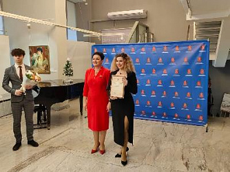 Артистам Казачьего театра вручили именные стипендии губернатора Волгоградской области